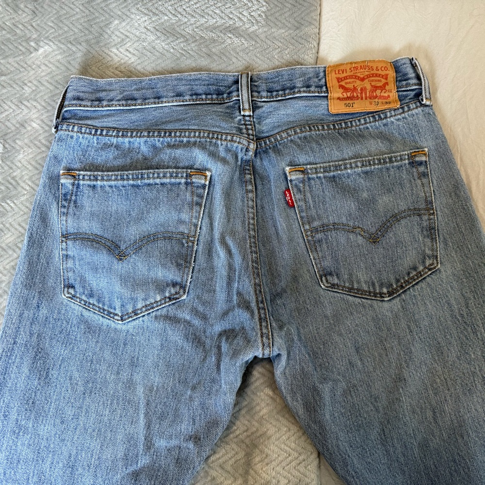 Men’s Levi’s denim jean.  Good condition.  Normal wear.  Size 32x32